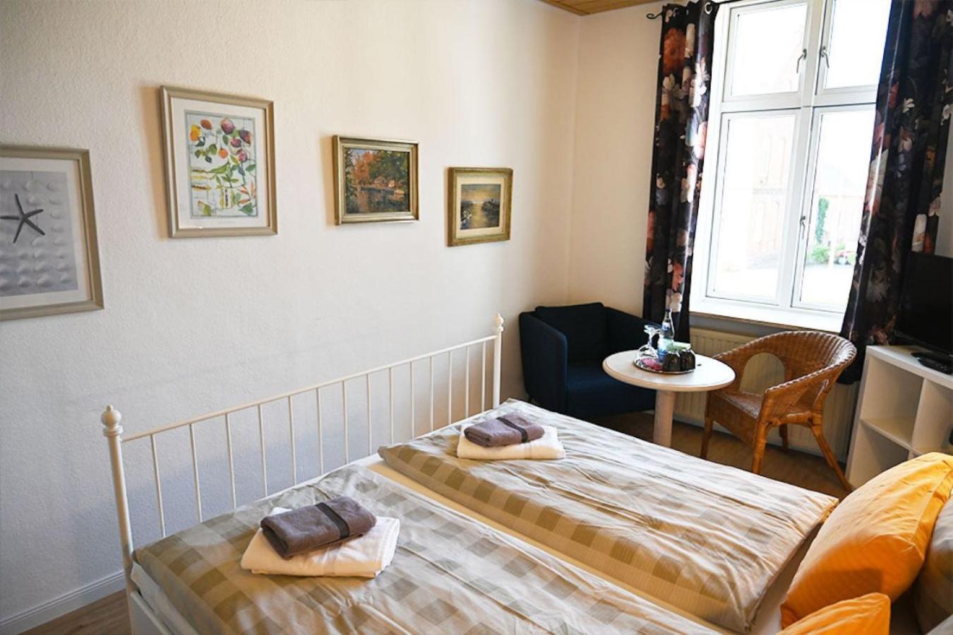 Hotel Nordfriesisches Haus Tönning Esterno foto
